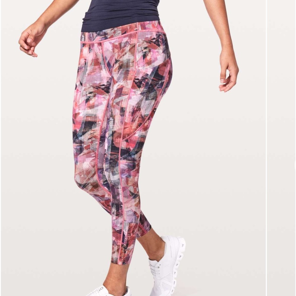 Lululemon Fast & Free 7/8 Tight II Nulux 25"
Sun Dazed Multi Pink Size 8